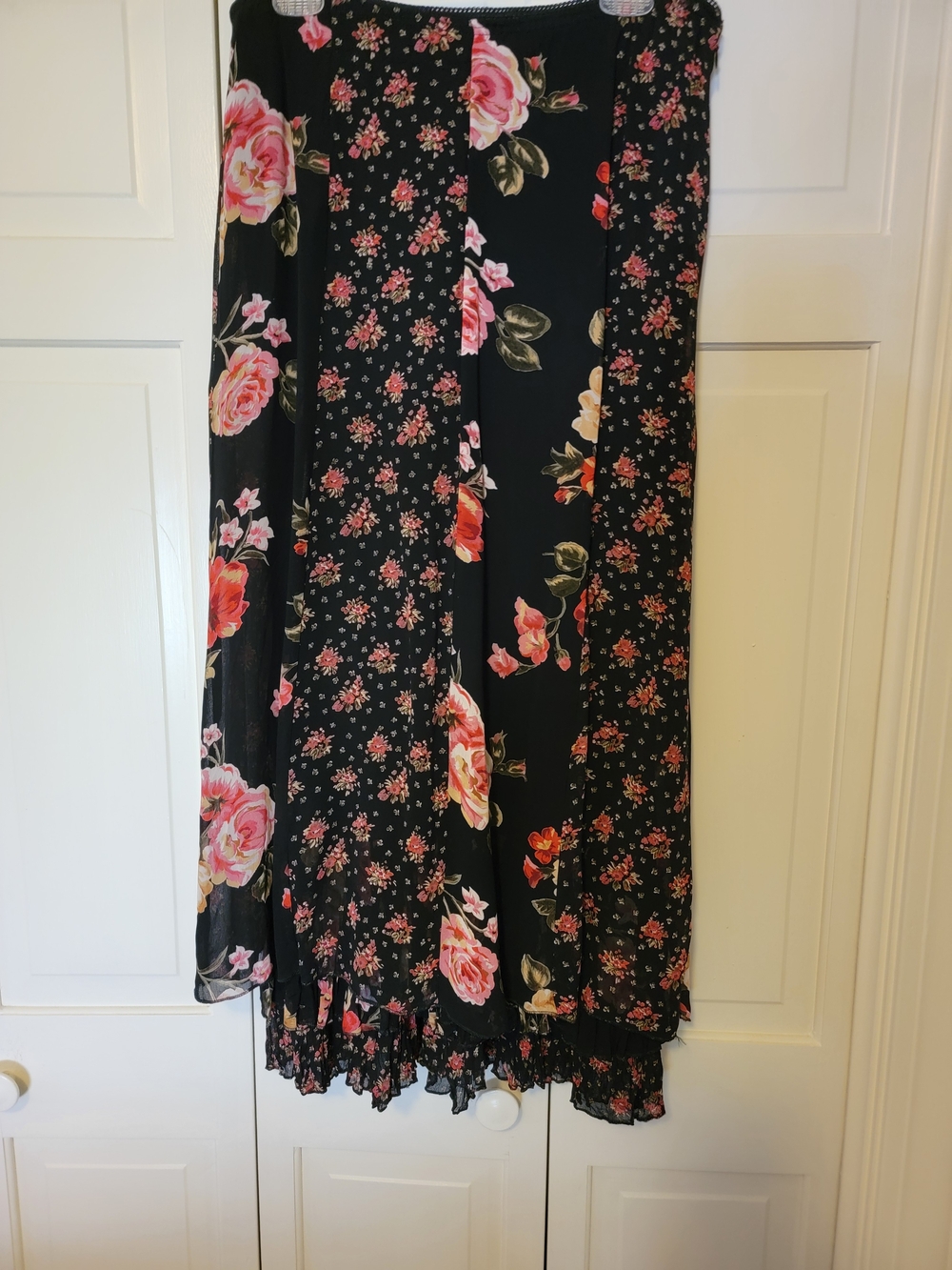 Boston Proper Black Skirt with Pink Rose Floral Print Size 8 EUC